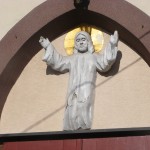 ks. M. Dubiel - „Rzeźba Jezus Chrystus" [Cieślin - nad wejściem do kościoła]